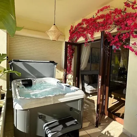 Ground Floor Apartment For 2 *
